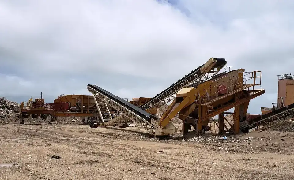 The Excel crushing and screening train at the Aransas Pass yard, turning broken concrete into sized aggregate